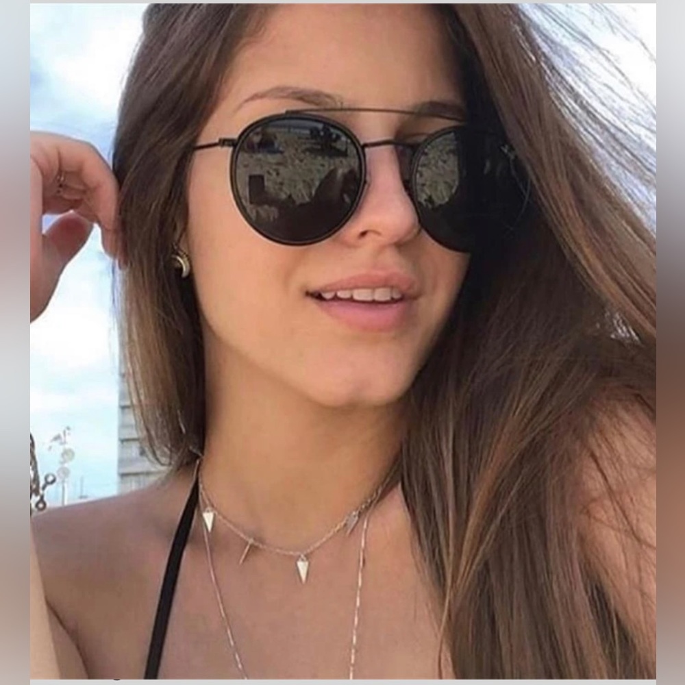 Round Double bridge sunglasses. Like new no scratches comes with case